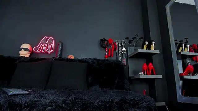 DelaneyStone online show from October 7, 2025, 9:01 pm