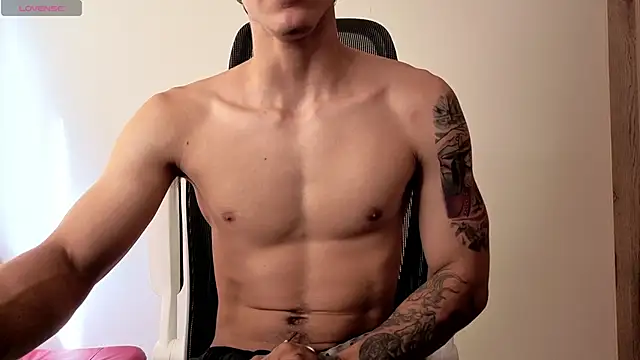 Cristopher23  online show from October 28, 2025, 1:58 pm