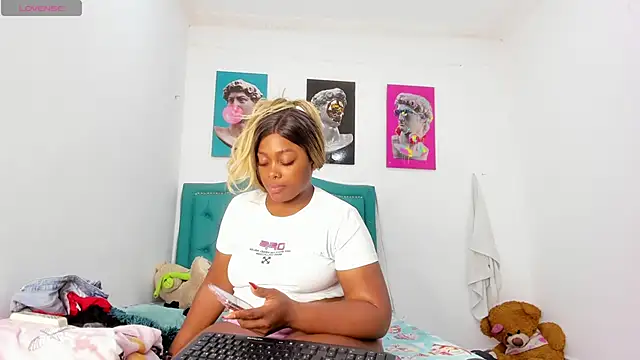 Lilybaudinx96 online show from February 12, 2026, 2:17 am