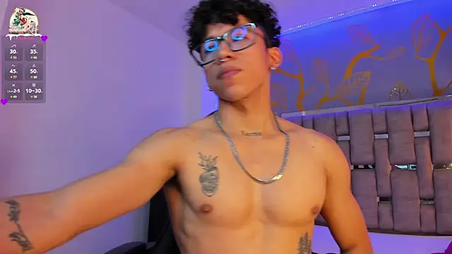 Snapshot of AkazaBoy_ chatting on January 1, 2025, 1:58 am AkazaBoy  online show from January 1, 2025, 1:58 am