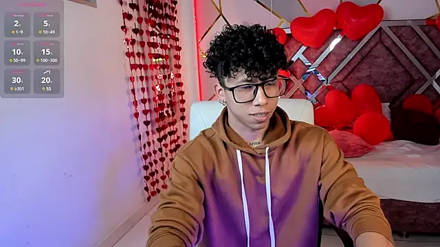 Snapshot of AkazaBoy_ chatting on February 19, 2025, 4:44 am AkazaBoy  online show from February 19, 2025, 4:44 am