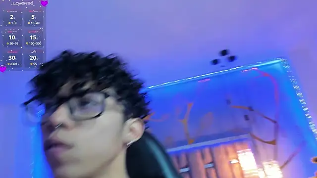 Snapshot of AkazaBoy_ chatting on March 16, 2025, 4:20 am AkazaBoy  online show from March 16, 2025, 4:20 am