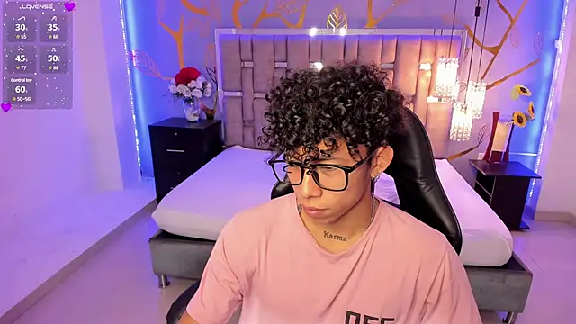 Snapshot of AkazaBoy_ chatting on March 21, 2025, 4:28 am AkazaBoy  online show from March 21, 2025, 4:28 am