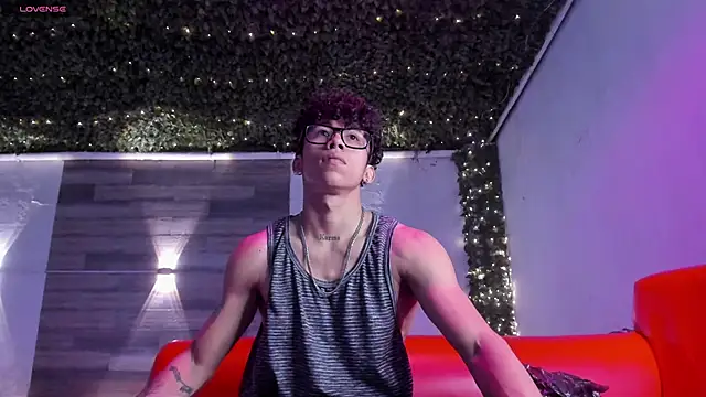 Snapshot of AkazaBoy_ chatting on March 22, 2025, 4:35 am AkazaBoy  online show from March 22, 2025, 4:35 am