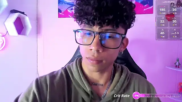 Snapshot of AkazaBoy_ chatting on September 19, 2025, 4:36 am AkazaBoy  online show from September 19, 2025, 4:36 am