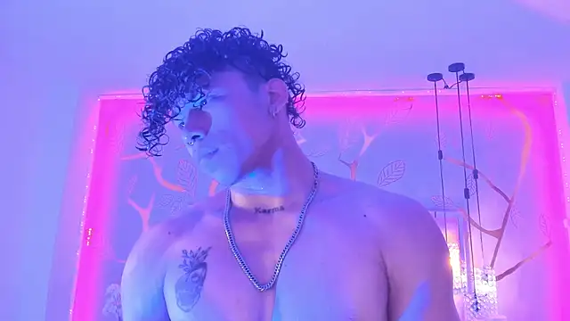 AkazaBoy  online show from November 3, 2025, 5:20 am