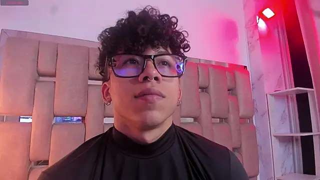 AkazaBoy  online show from November 4, 2025, 5:50 am