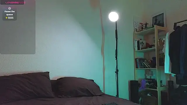 Snapshot of Space_X_Roxy_ chatting on February 17, 2025, 5:43 pm Space X Roxy online show from February 17, 2025, 5:43 pm