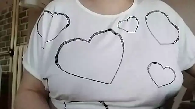 Snapshot of AalinnaK chatting on November 21, 2025, 12:37 pm AalinnaK online show from November 21, 2025, 12:37 pm