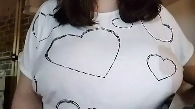 Snapshot of AalinnaK chatting on November 29, 2025, 2:53 pm AalinnaK online show from November 29, 2025, 2:53 pm