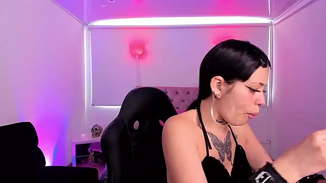 AuroraDiaz online show from October 10, 2025, 7:35 pm