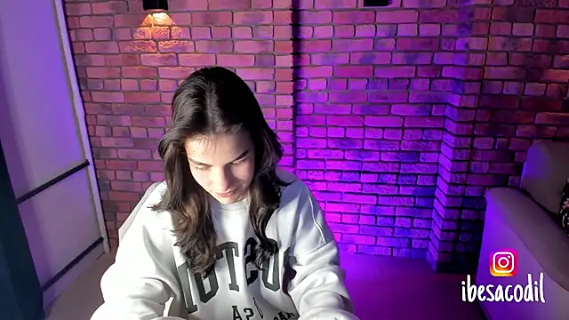 adriana allien online show from January 17, 2025, 10:01 pm