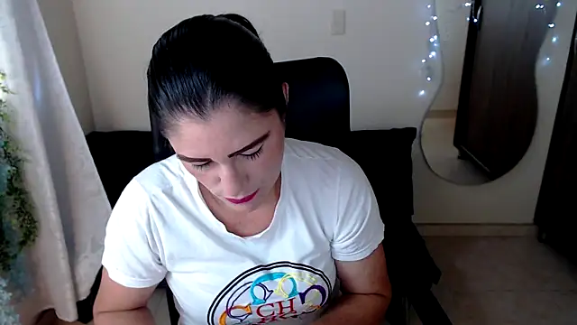 LUCY LI online show from December 6, 2024, 12:27 pm