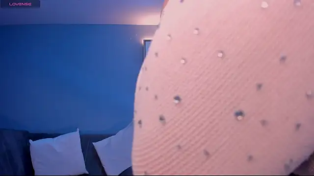 MaddisonLowe online show from November 6, 2025, 4:35 am