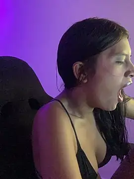 Snapshot of _18_laura chatting on December 30, 2024, 8:36 pm 18 laura online show from December 30, 2024, 8:36 pm