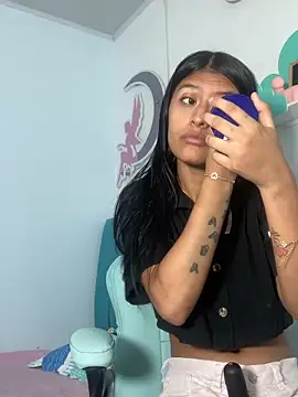 Snapshot of _18_laura chatting on November 22, 2025, 4:00 am 18 laura online show from November 22, 2025, 4:00 am