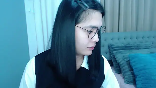 zhaviahale21 online show from October 23, 2025, 1:32 pm