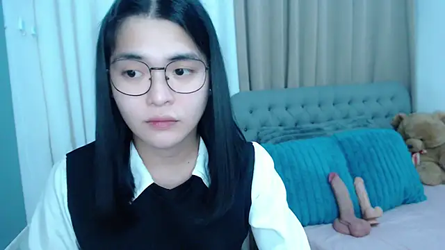 zhaviahale21 online show from October 25, 2025, 11:40 am