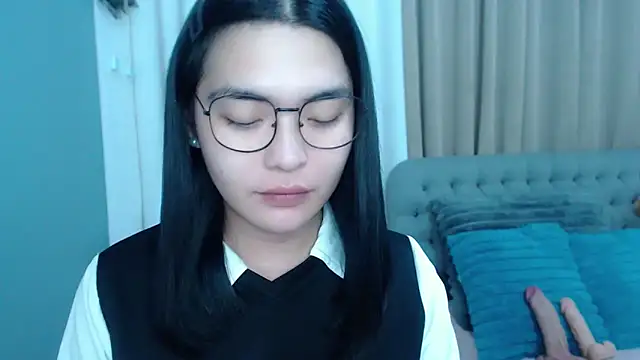 zhaviahale21 online show from October 26, 2025, 5:08 pm