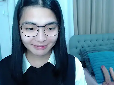 zhaviahale21 online show from October 28, 2025, 2:53 pm