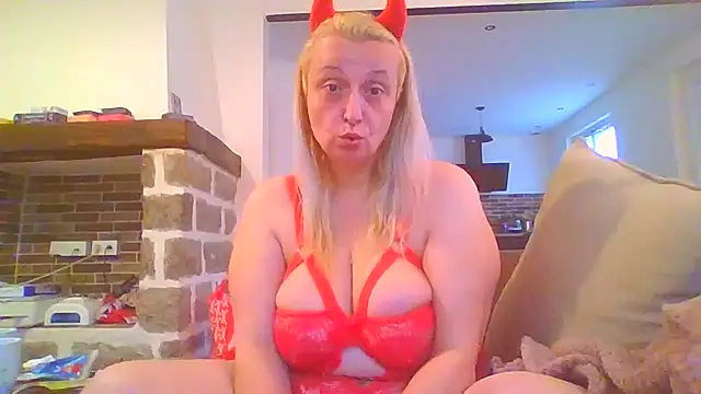 Melinastarr online show from March 22, 2025, 8:08 am