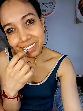 KimPielCanela online show from March 12, 2025, 12:04 pm