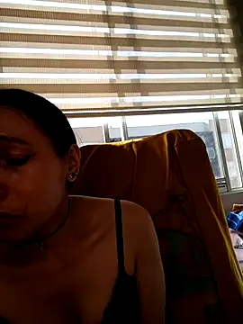 KimPielCanela online show from November 12, 2025, 9:14 pm