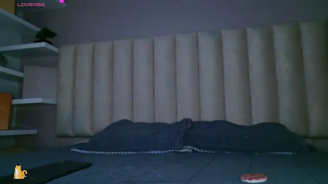 Megan mooree  online show from November 5, 2025, 12:16 pm