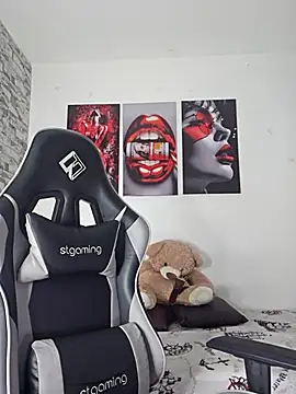 Antonella2 m online show from November 8, 2025, 1:11 pm