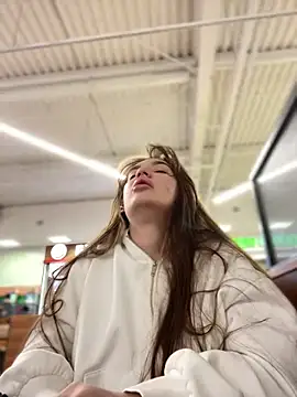 Holly Molii online show from December 7, 2024, 8:22 am