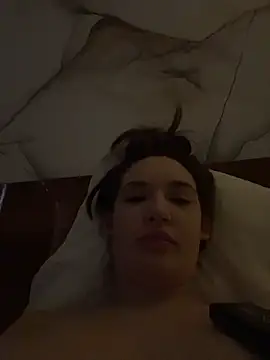 Holly Molii online show from April 4, 2026, 5:16 am