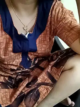 Snapshot of yourtamilcouple chatting on January 28, 2025, 11:17 am yourtamilcouple online show from January 28, 2025, 11:17 am