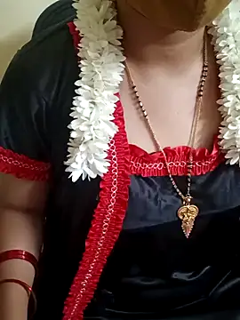 Snapshot of yourtamilcouple chatting on February 22, 2025, 5:35 pm yourtamilcouple online show from February 22, 2025, 5:35 pm