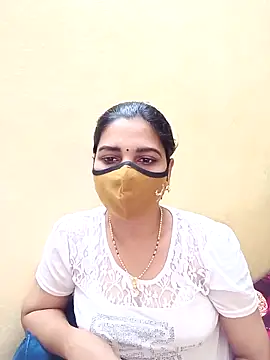 Snapshot of yourtamilcouple chatting on March 5, 2025, 6:23 pm yourtamilcouple online show from March 5, 2025, 6:23 pm