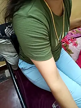 Snapshot of yourtamilcouple chatting on November 5, 2025, 11:43 am yourtamilcouple online show from November 5, 2025, 11:43 am