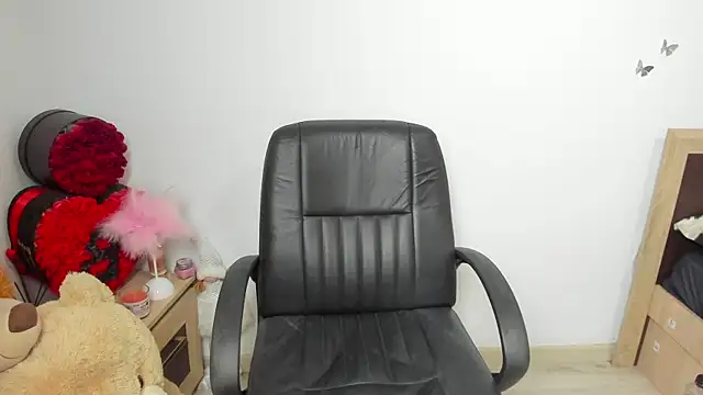 kilenyapatrice online show from April 18, 2026, 1:15 pm