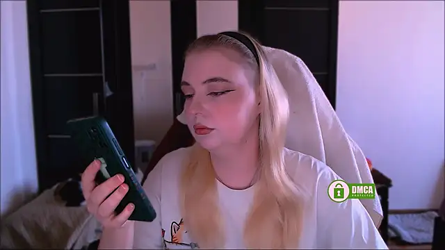 Snapshot of EvaAndLilith chatting on October 11, 2025, 9:08 am EvaAndLilith online show from October 11, 2025, 9:08 am