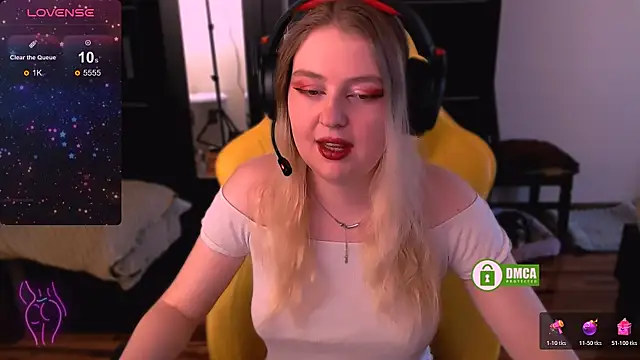 Snapshot of EvaAndLilith chatting on December 4, 2025, 9:29 am EvaAndLilith online show from December 4, 2025, 9:29 am