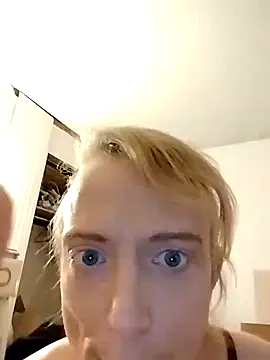 Snapshot of kdogg1976 chatting on February 7, 2025, 3:34 am kdogg1976 online show from February 7, 2025, 3:34 am