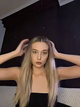 Snapshot of Alisa_Rise chatting on February 16, 2025, 8:43 am Alisa Rise online show from February 16, 2025, 8:43 am