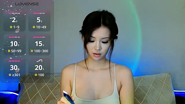 Min Jee  online show from November 18, 2025, 4:44 pm