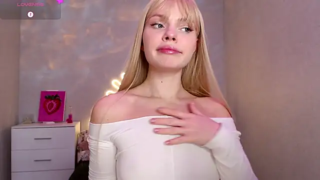 Red  Candy online show from December 18, 2024, 11:34 am