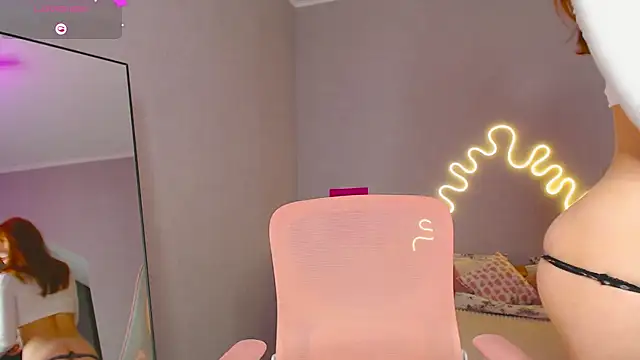 Red  Candy online show from February 9, 2025, 5:54 pm