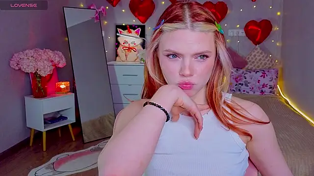 Snapshot of Red__Candy chatting on February 20, 2026, 5:13 pm Red Candy online show from February 20, 2026, 5:13 pm