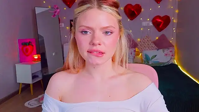 Snapshot of Red__Candy chatting on March 13, 2026, 3:18 pm Red Candy online show from March 13, 2026, 3:18 pm