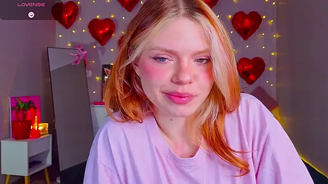 Snapshot of Red__Candy chatting on March 26, 2026, 3:28 pm Red Candy online show from March 26, 2026, 3:28 pm