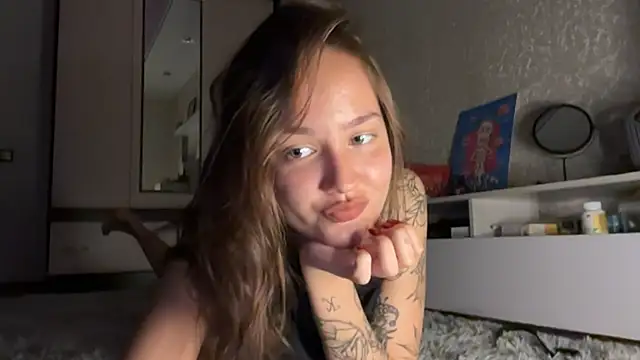 milkyWeyy online show from October 10, 2025, 6:18 pm