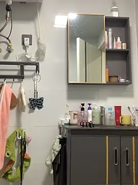 Aimeil online show from October 3, 2025, 4:37 pm