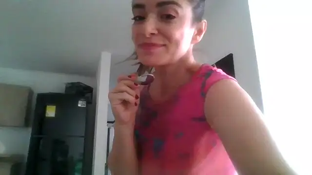 Liloo8923 online show from January 8, 2025, 12:15 pm