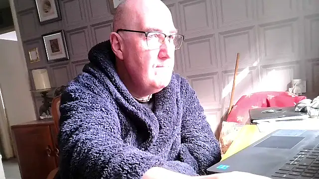 Adamdaddybear online show from March 11, 2025, 9:45 am